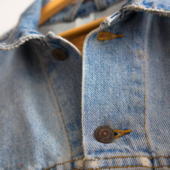 Vintage Levi's Men's Jean Jacket - Picture 3 of 6